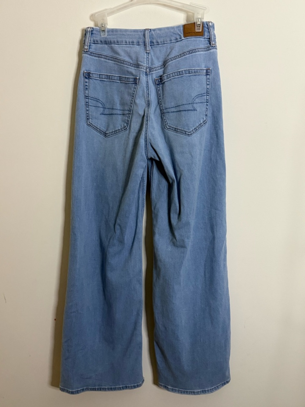 {American Eagle Outfitters}-Size: 4-Light Blue Wide-Leg Women’s Jeans - Picture 2 of 4